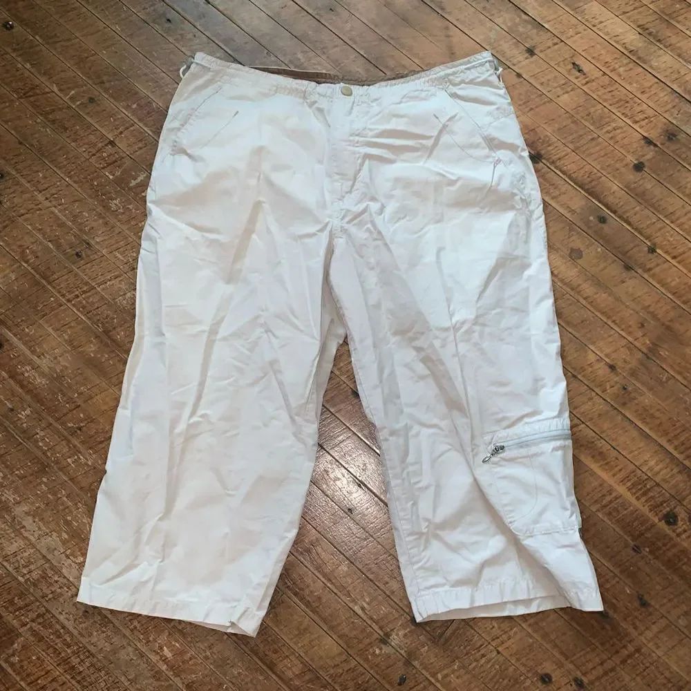 Columbia tan gorpcore lightweight athletic cargo long shorts